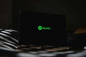 Spotify Shifts Gear: The Race for Video Podcast Supremacy 2 Spotify Shifts Gear: The Race for Video Podcast Supremacy